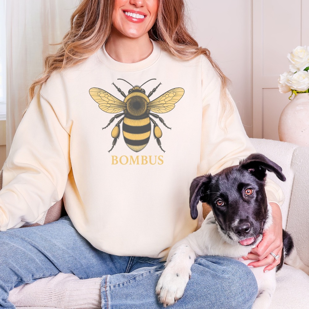 Bombus Bumblebee Spreading Its Wings Naturalist Sweatshirt